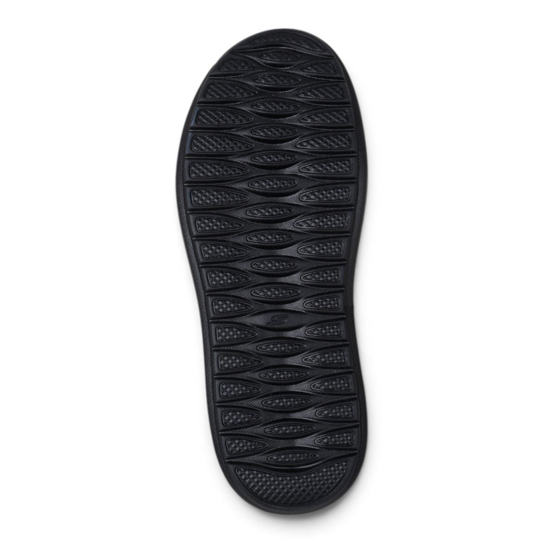 Black rubber outsole of the Skechers Go Walk Horizon boot from ada-shoes.ro featuring a textured grip pattern
