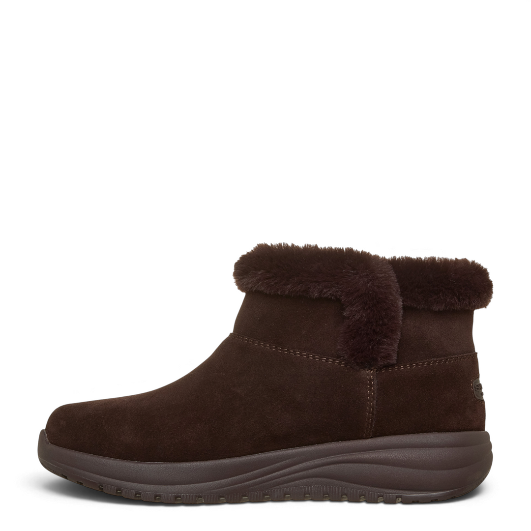 ada-shoes.ro Skechers On-the-GO Joy dark brown suede winter boots with faux fur collar and lightweight sole