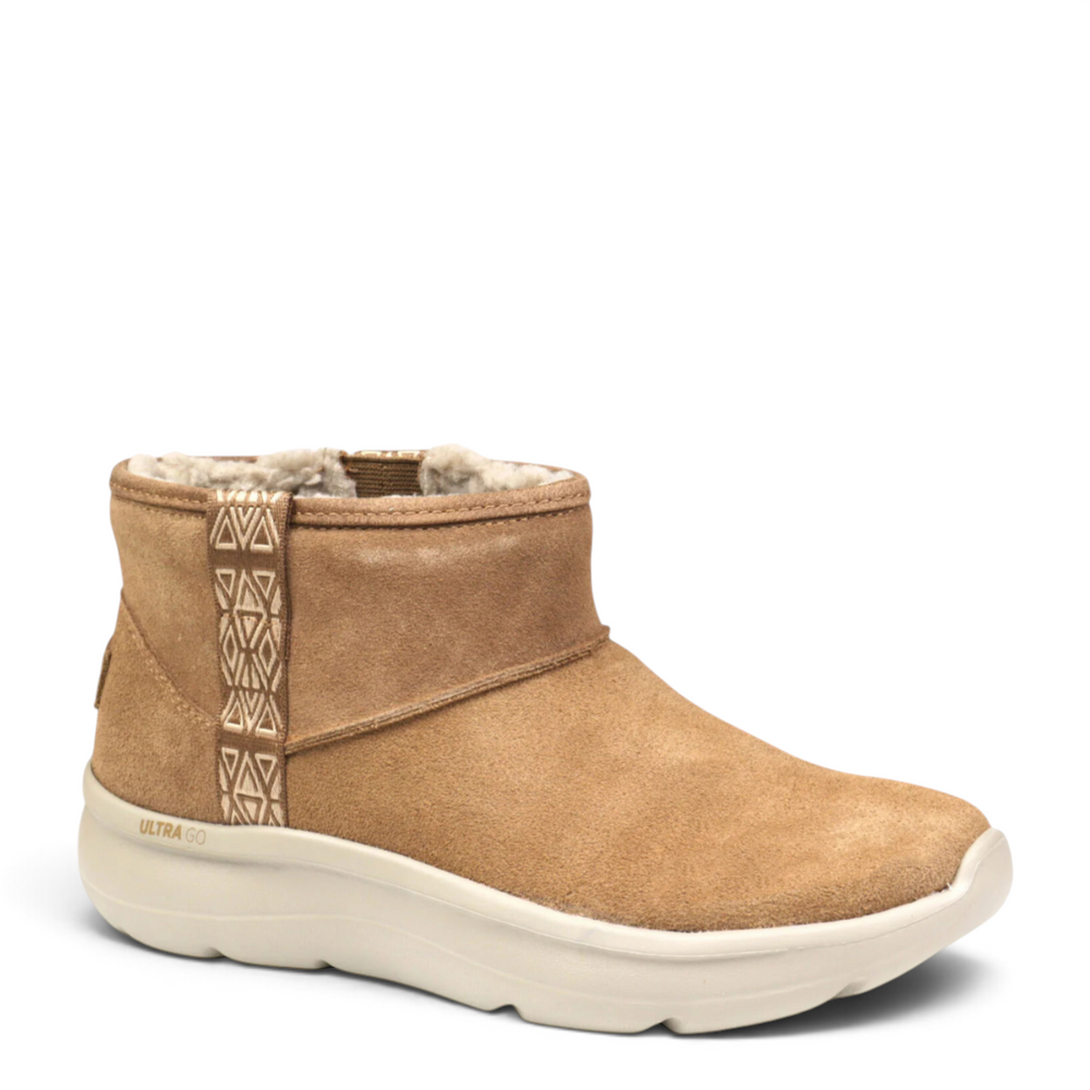 ada-shoes.ro Skechers On-the-GO Encore chestnut suede slip-on winter boots with faux fur lining and geometric detail