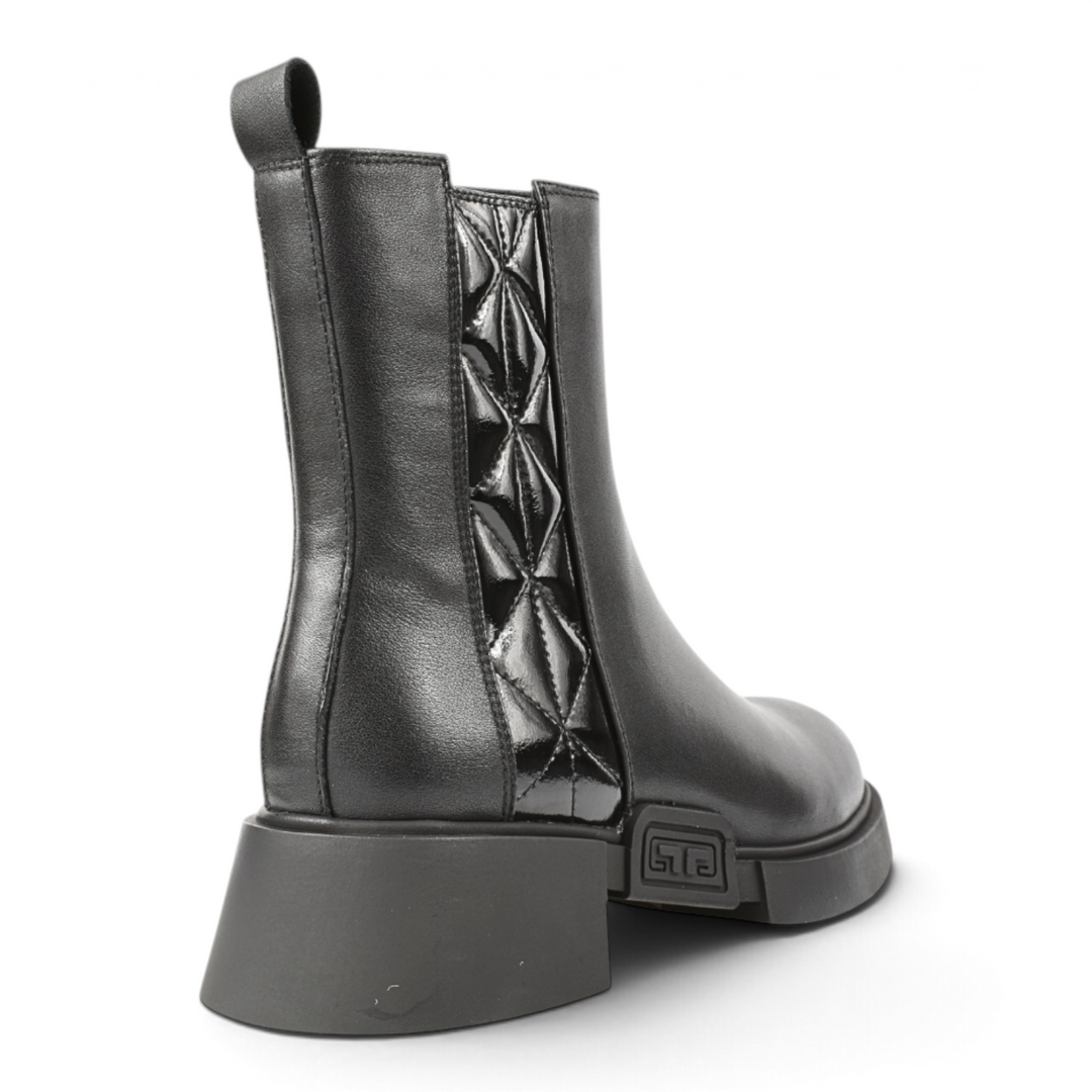 ada-shoes.ro Epica black leather ankle boots with quilted patent side panels and a chunky block heel