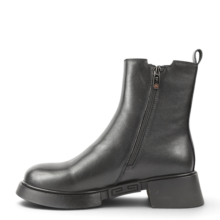 ada-shoes.ro Epica black leather ankle boots with side zipper, chunky block heel, and geometric sole detail.