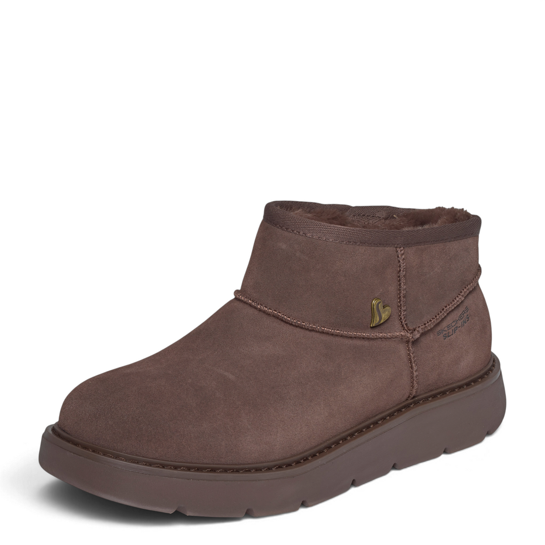 ada-shoes.ro Skechers chocolate brown suede mini boots with faux fur lining and a small gold heart detail.
