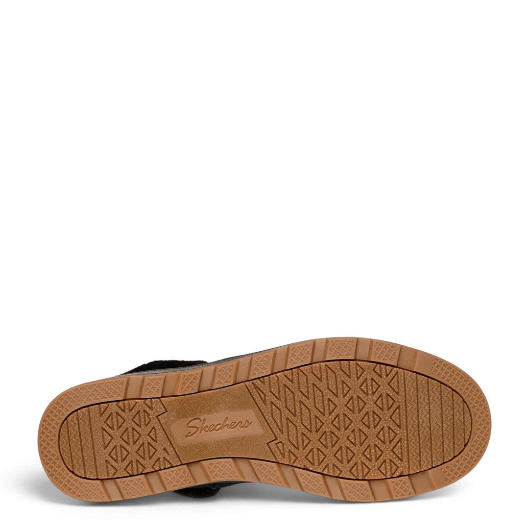 ada-shoes.ro Skechers Easy Going winter boot brown gum rubber outsole with textured tread pattern for grip