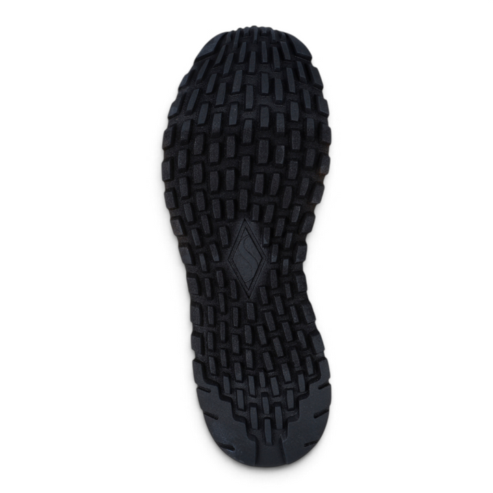 Black rubber outsole of Skechers Uno 168126-BBK winter boots from ada-shoes.ro, featuring a durable, grippy tread pattern.