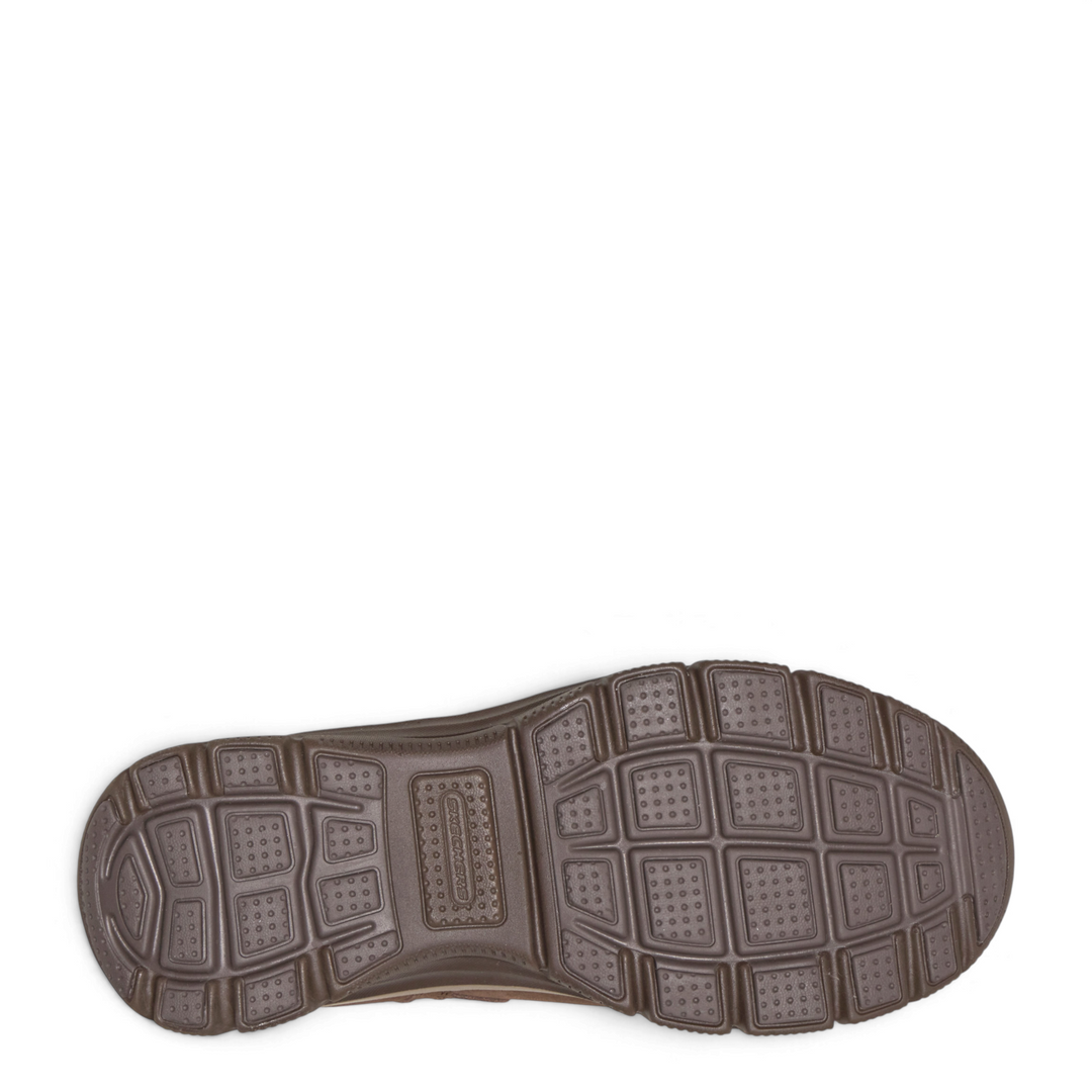 ada-shoes.ro Skechers Glide-Step chocolate brown suede boot outsole with geometric traction pattern