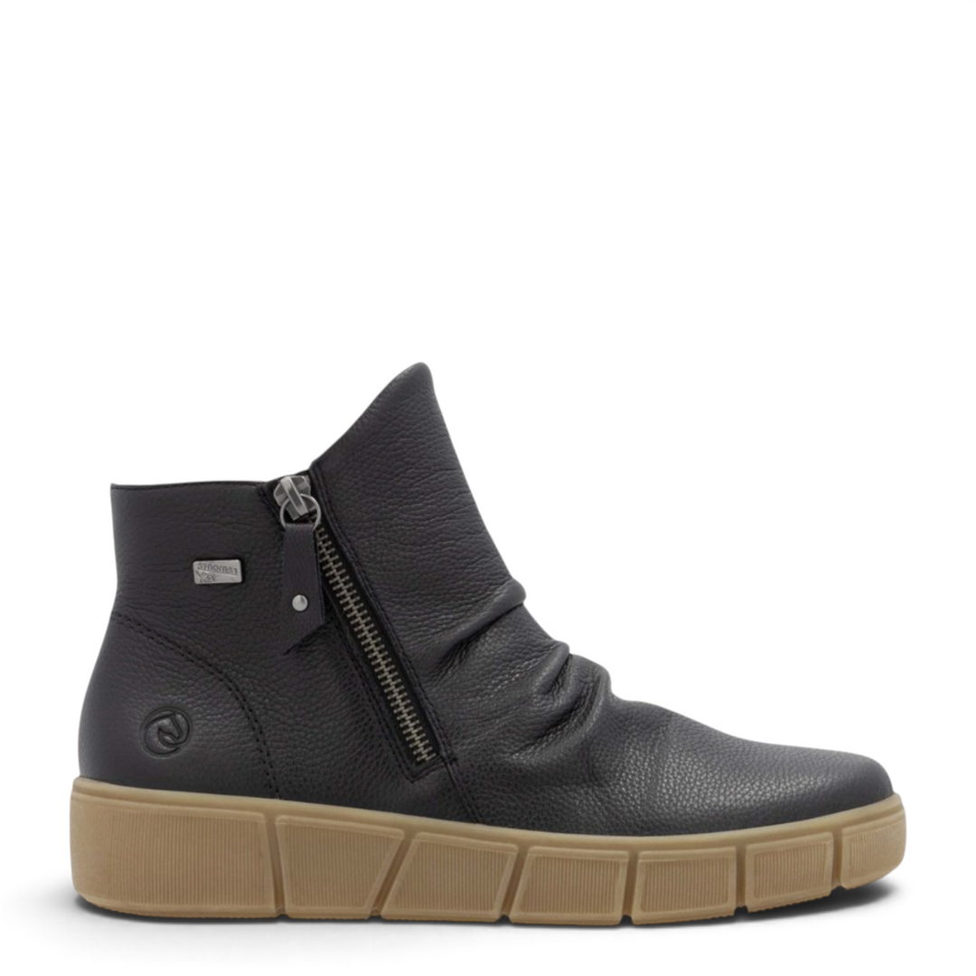 ada-shoes.ro Remonte black leather ankle boots with slouchy design, side zippers, and a thick caramel rubber sole.