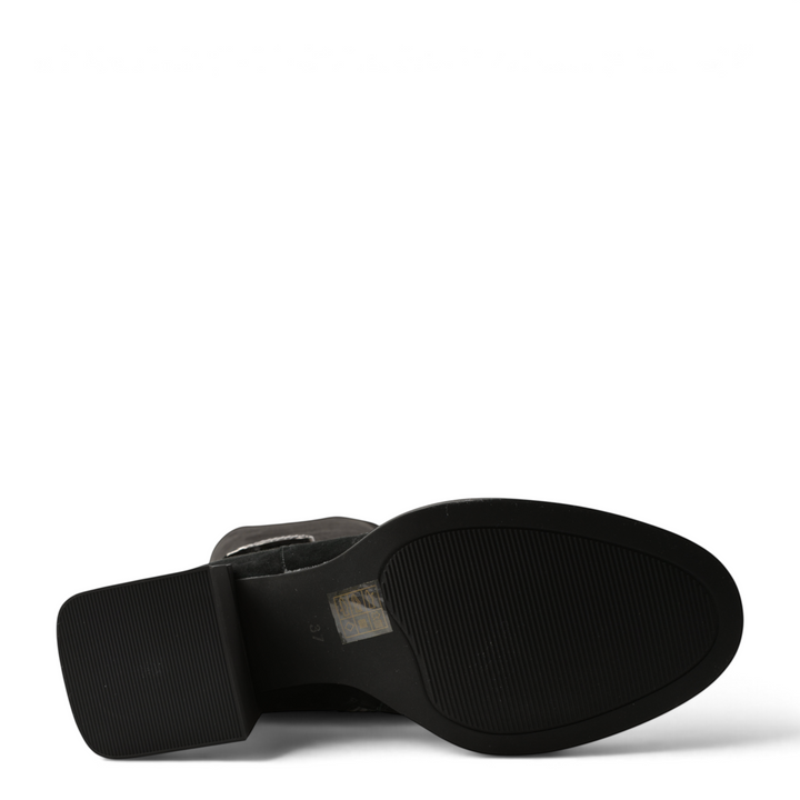 ada-shoes.ro black suede boot sole with textured heel and non-slip tread pattern