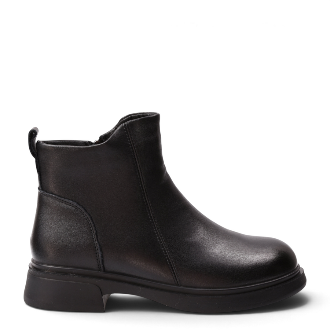 ada-shoes.ro M5295-N black leather ankle boots with a chunky sole and side zipper closure