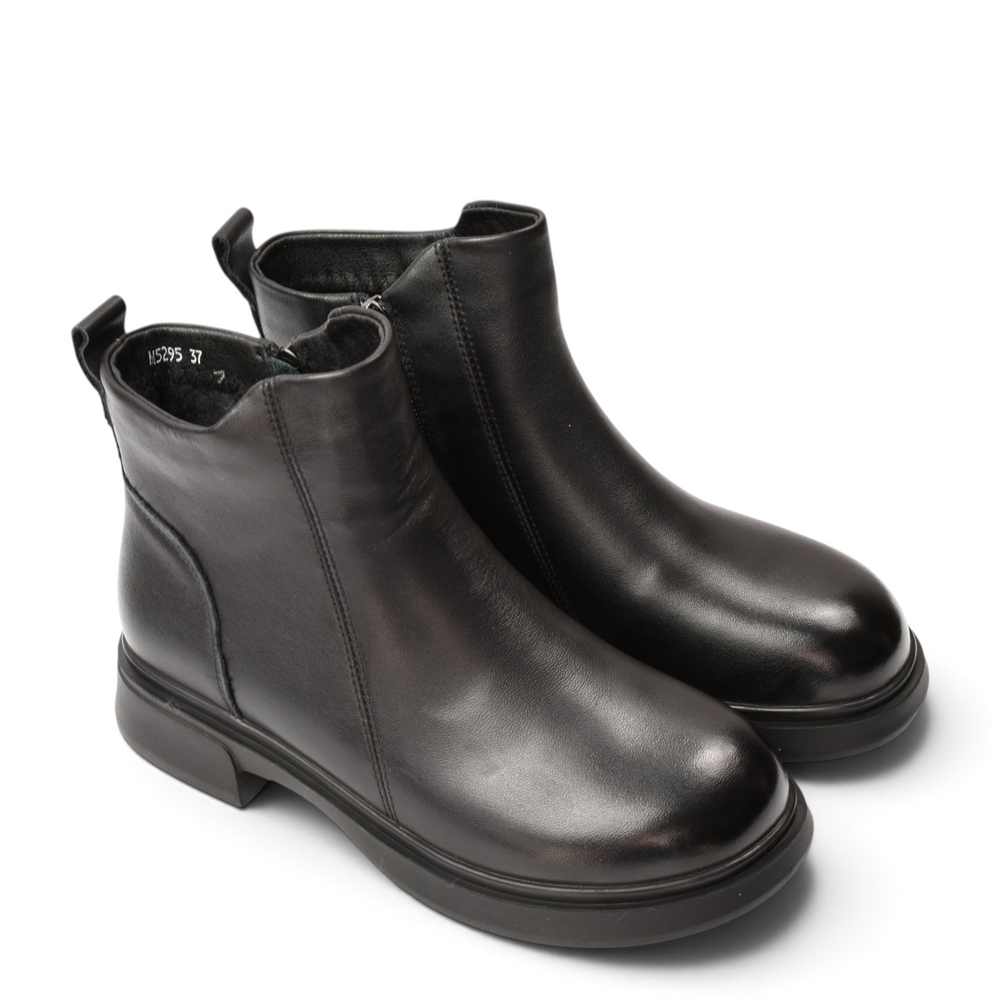 ada-shoes.ro black leather ankle boots with side zipper and pull tab, featuring a comfortable flat sole