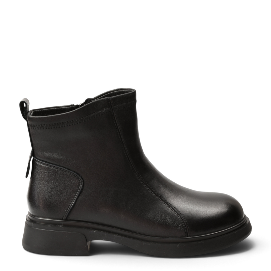 ada-shoes.ro black leather ankle boots with a side zipper and a chunky rubber sole