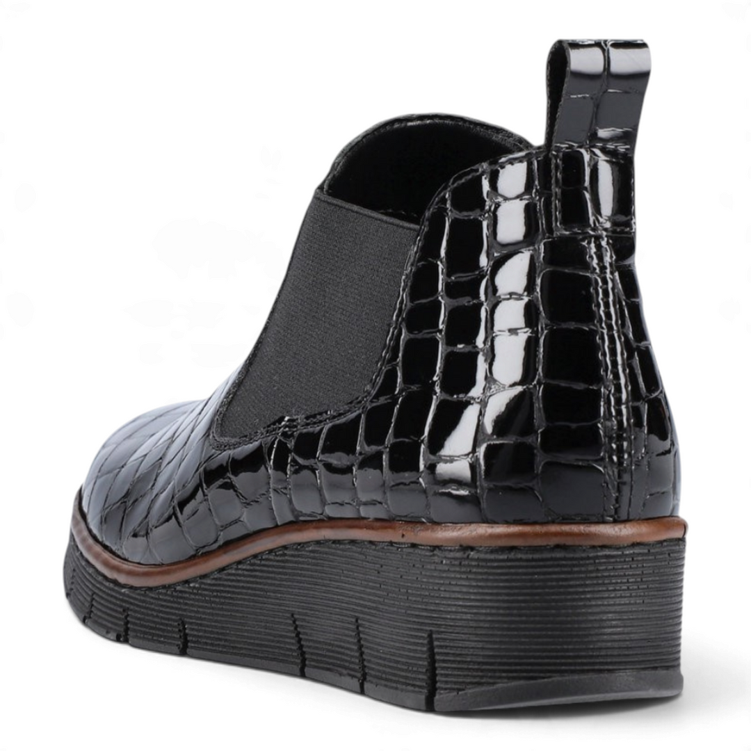 ada-shoes.ro Rieker Chelsea boots in black patent leather with crocodile texture, elastic side panels, and platform sole