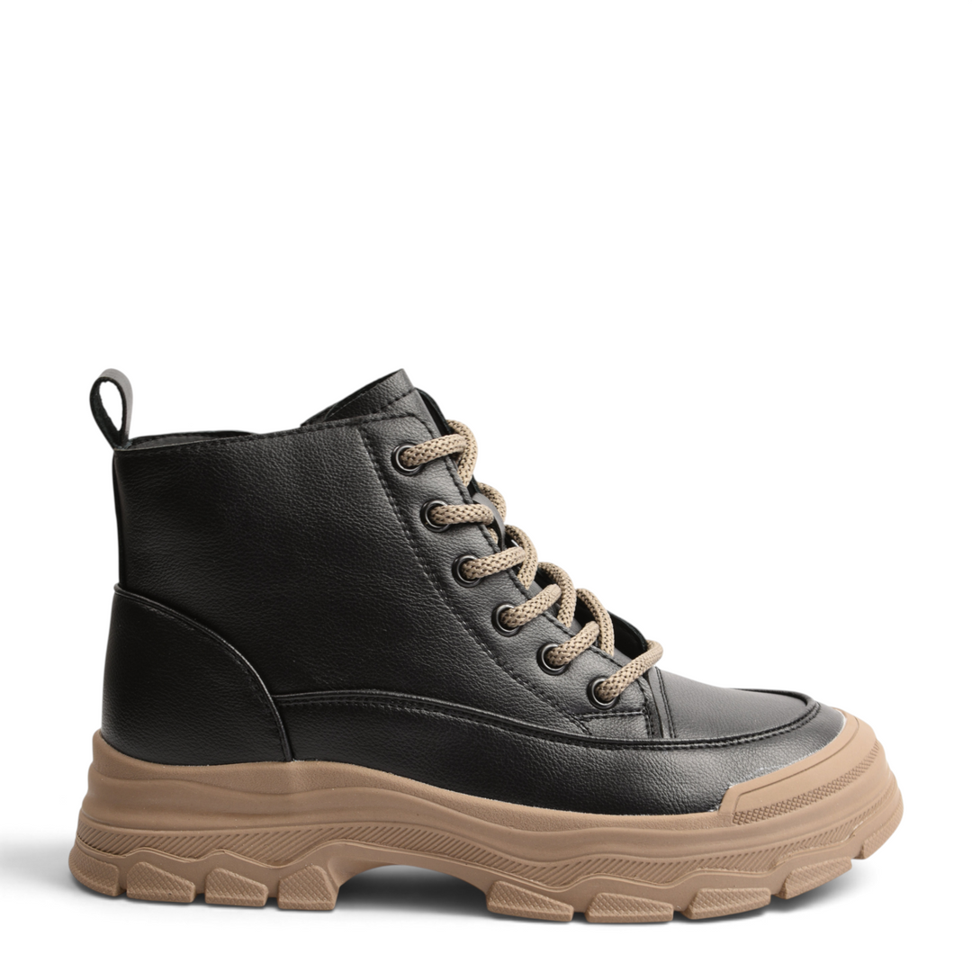 ada-shoes.ro black leather ankle boots with beige chunky lug sole and contrasting laces for a casual urban style