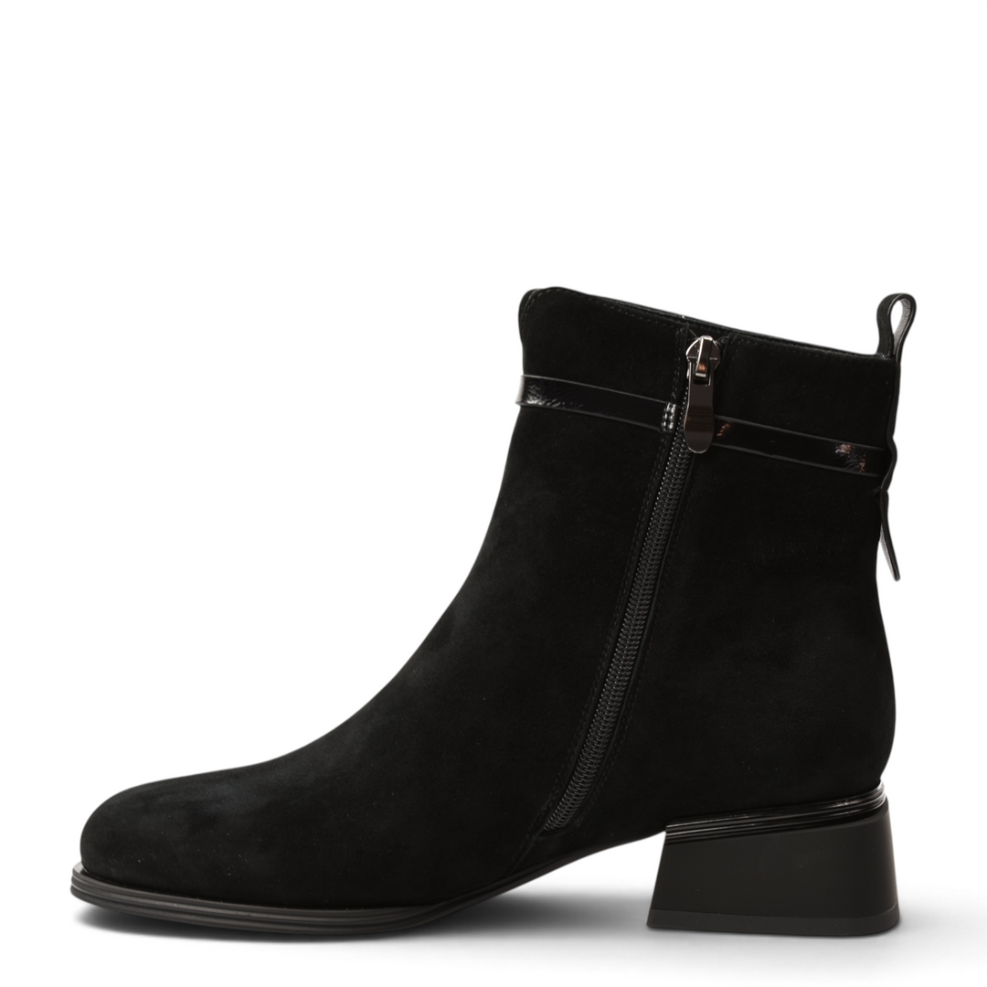 ada-shoes.ro Anna Viotti black suede ankle boots with side zipper, rounded toe, and stable block heel.