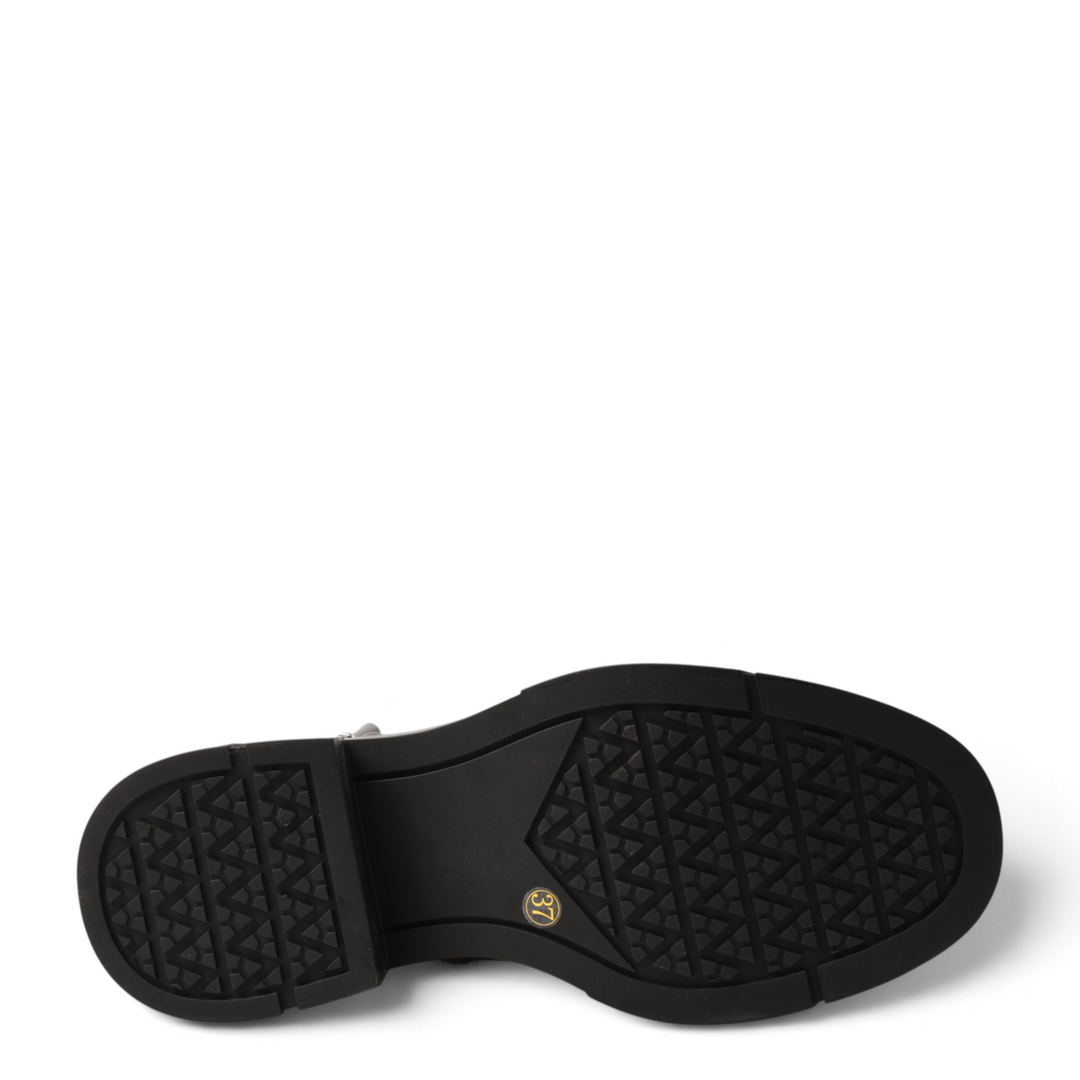 ada-shoes.ro Anna Viotti black leather ankle boot sole with textured grip pattern and 4cm block heel
