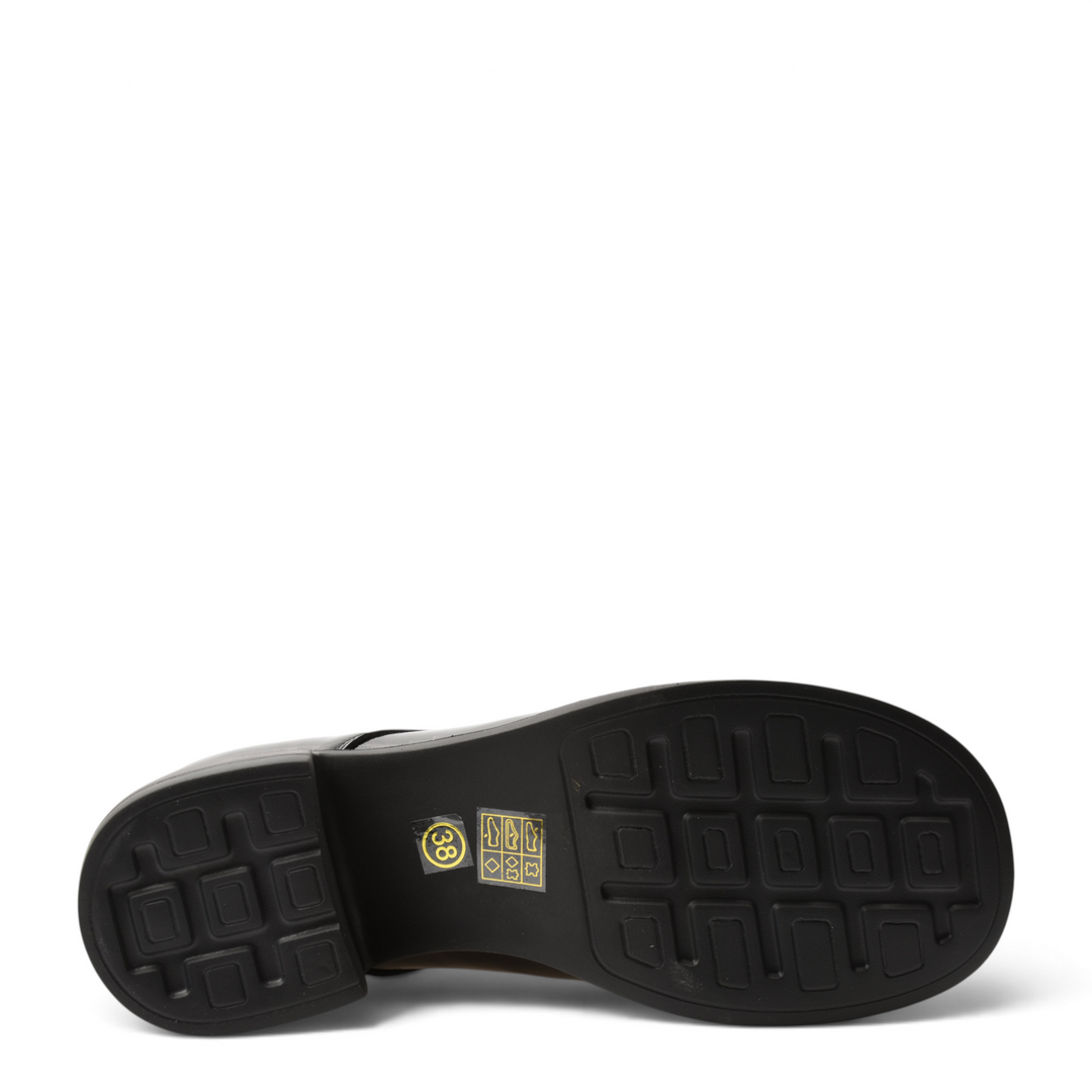 ada-shoes.ro Anna Viotti black patent leather casual shoe sole with a stable block heel and textured grip pattern