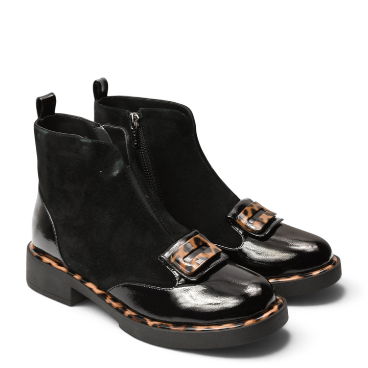 ada-shoes.ro Epica black ankle boots with animal print buckles and sole trim, featuring a side zipper closure.