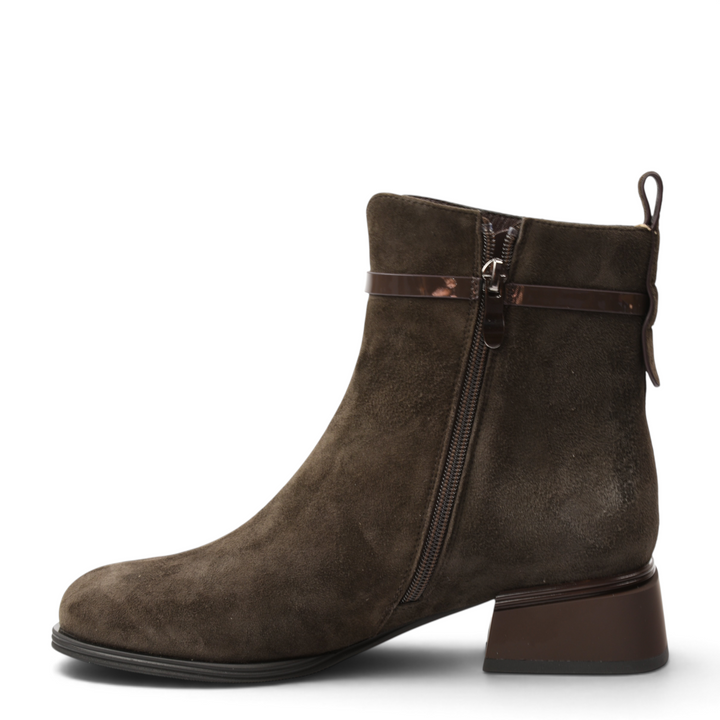 ada-shoes.ro Anna Viotti brown suede ankle boots with side zipper, rounded toe, and stable block heel