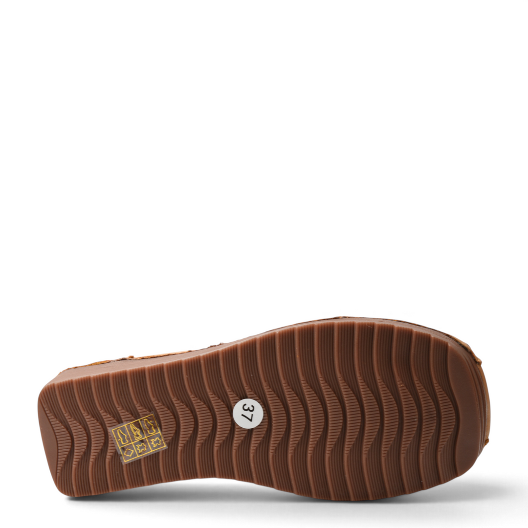 ada-shoes.ro Formazione F198-M brown wedge shoe sole with wavy tread pattern and size 37 sticker