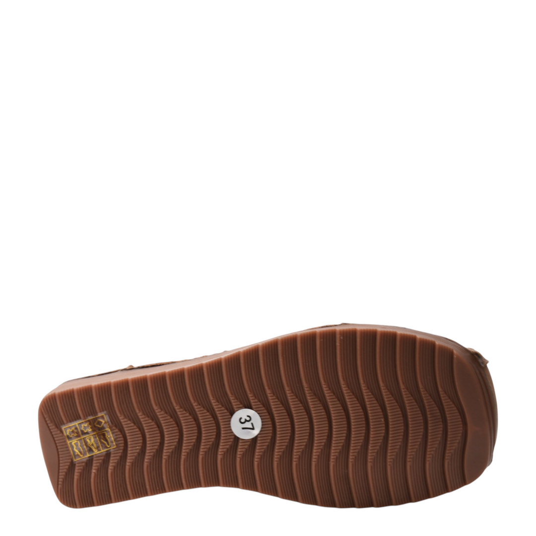 ada-shoes.ro Formazione casual wedge shoe sole with brown textured tread and size 37 sticker