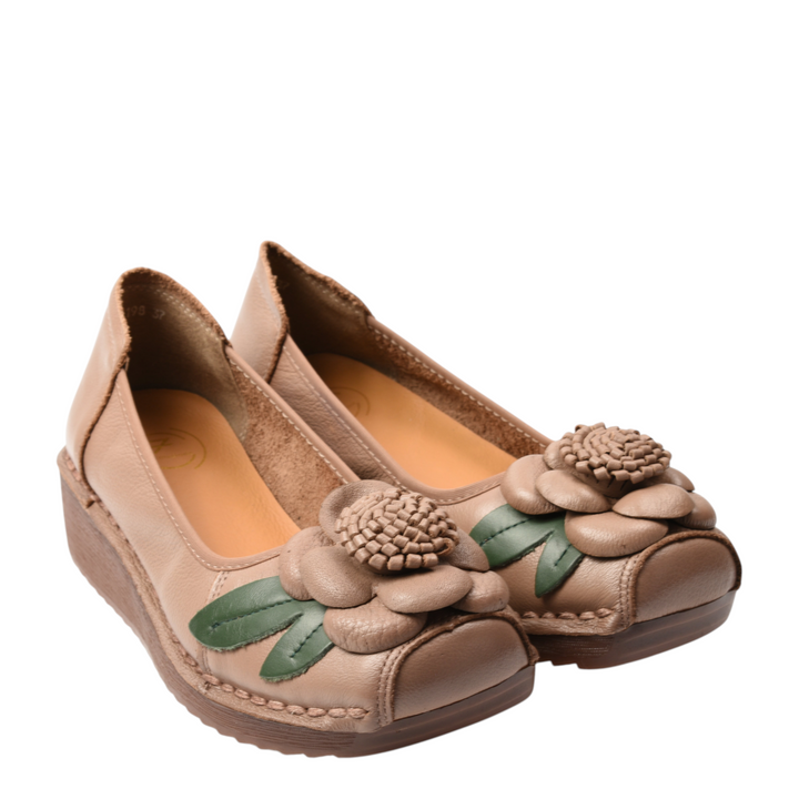 ada-shoes.ro Formazione beige leather casual wedge shoes with 3D floral leather embellishment and green leaf accents