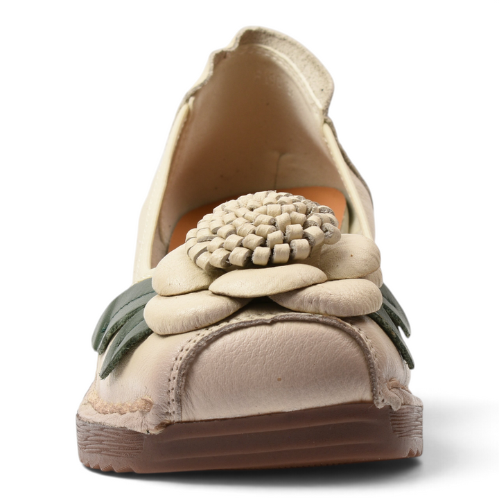 ada-shoes.ro Formazione cream leather casual shoes with 3D floral applique and orthopedic wedge sole