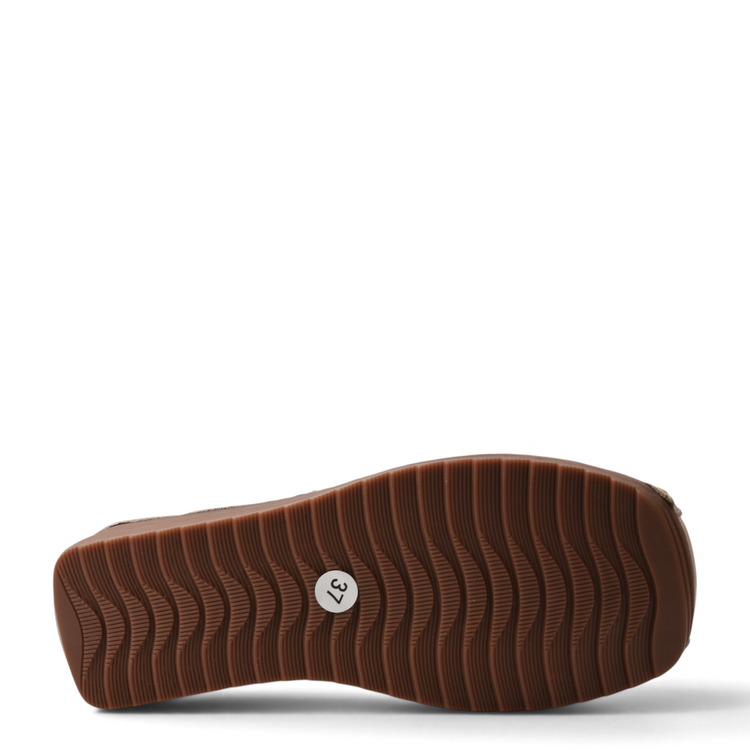 ada-shoes.ro Formazione F198-C casual shoe showing the brown textured wedge sole with size 37 sticker