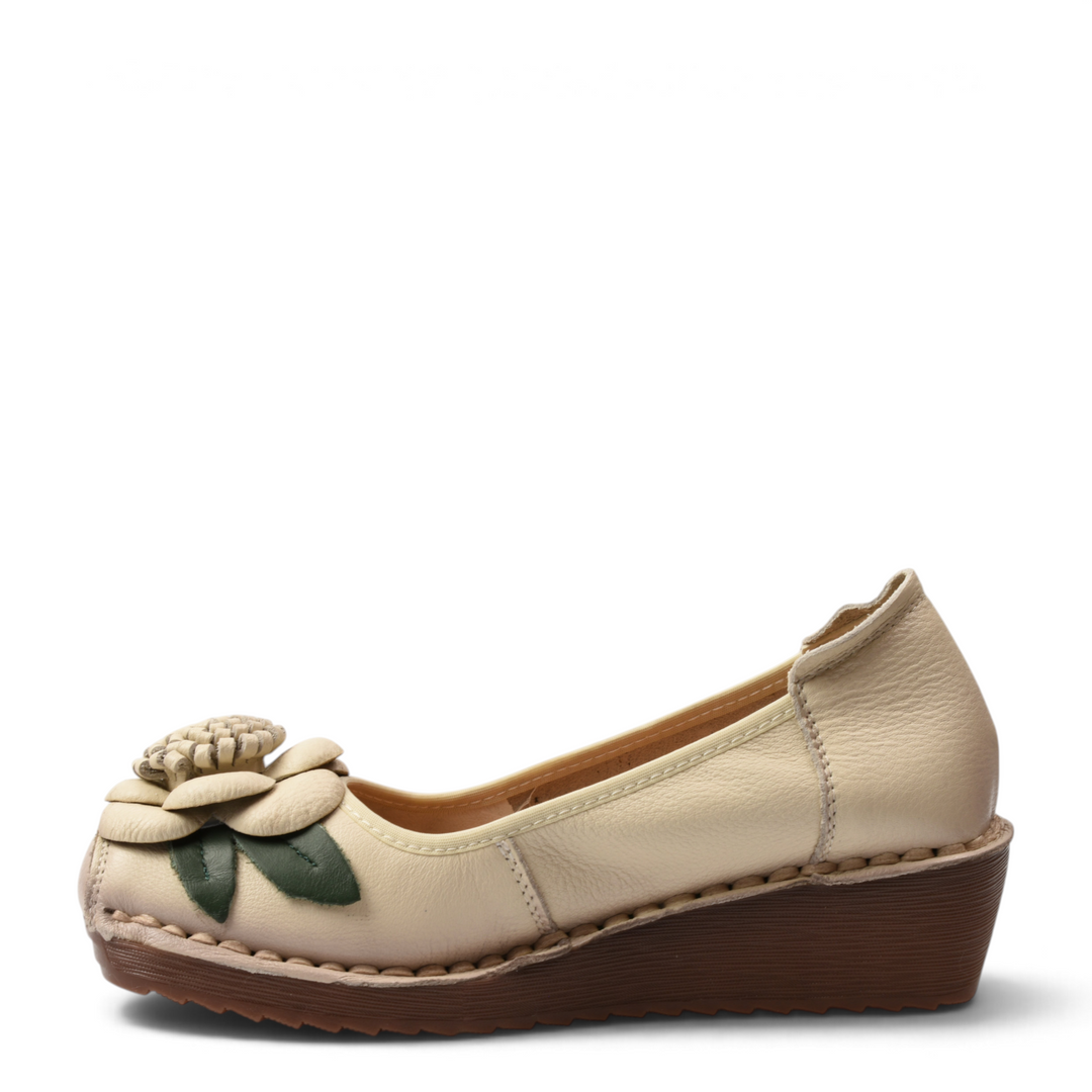ada-shoes.ro Formazione cream leather wedge shoes with a 3D floral accent and green leaves on the rounded toe.