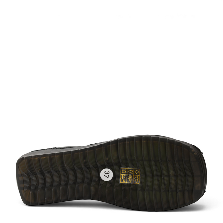 ada-shoes.ro Formazione black leather wedge shoe sole with a ribbed tread pattern and size 37 sticker