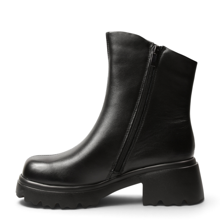 ada-shoes.ro black leather ankle boots with a side zipper and a chunky lug sole, side view
