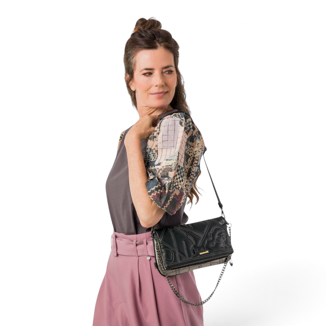 ada-shoes.ro Anekke Iron crossbody bag with decorative chain, worn on the shoulder by a woman in a casual outfit.