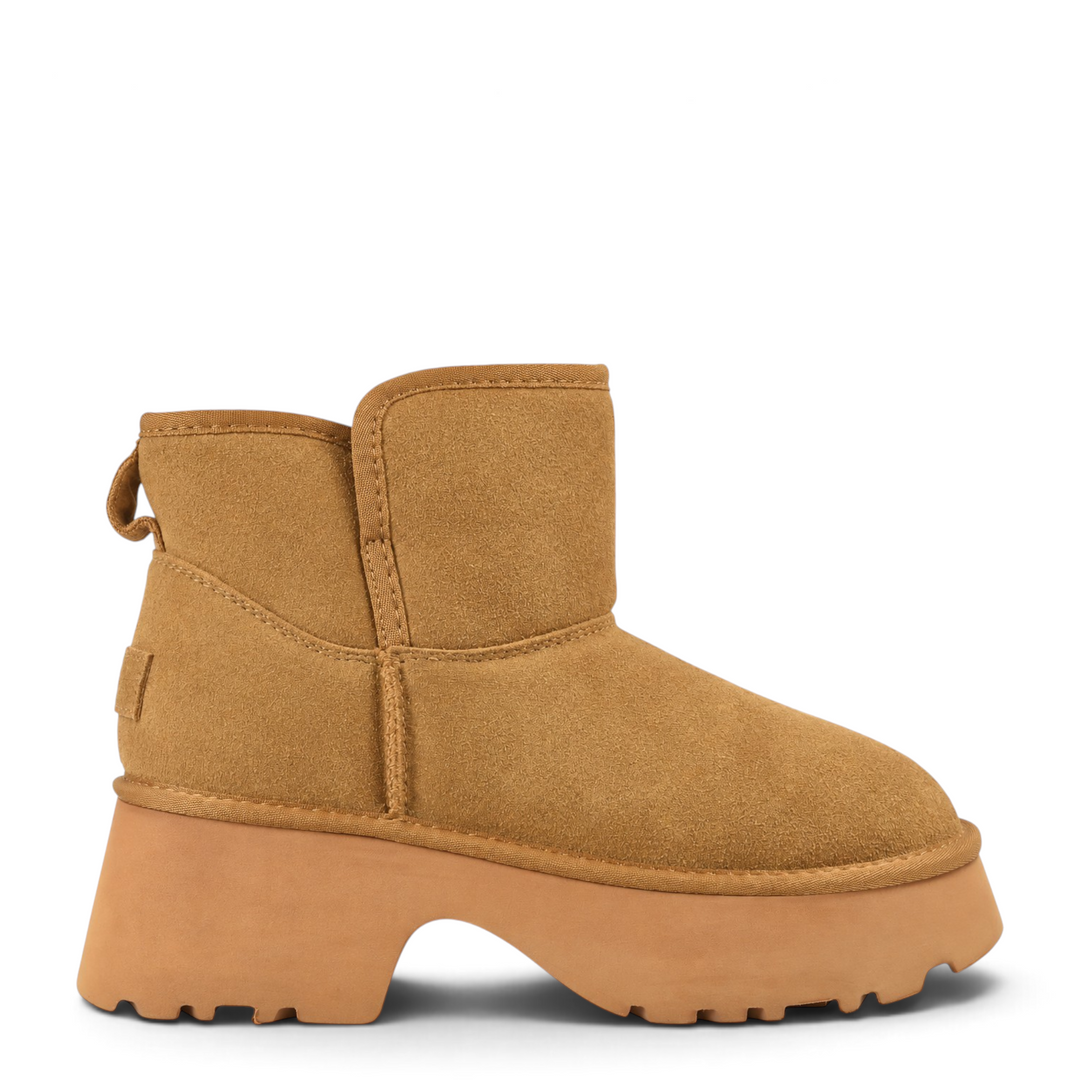 ada-shoes.ro Anna Viotti camel suede water-repellent sport boots with a thick platform sole and sock-like fit.