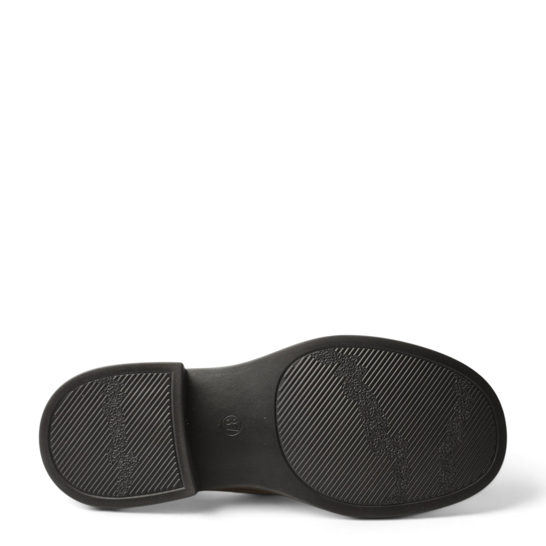 The black rubber sole of an Anna Viotti casual shoe from ada-shoes.ro, featuring a textured anti-slip tread pattern.