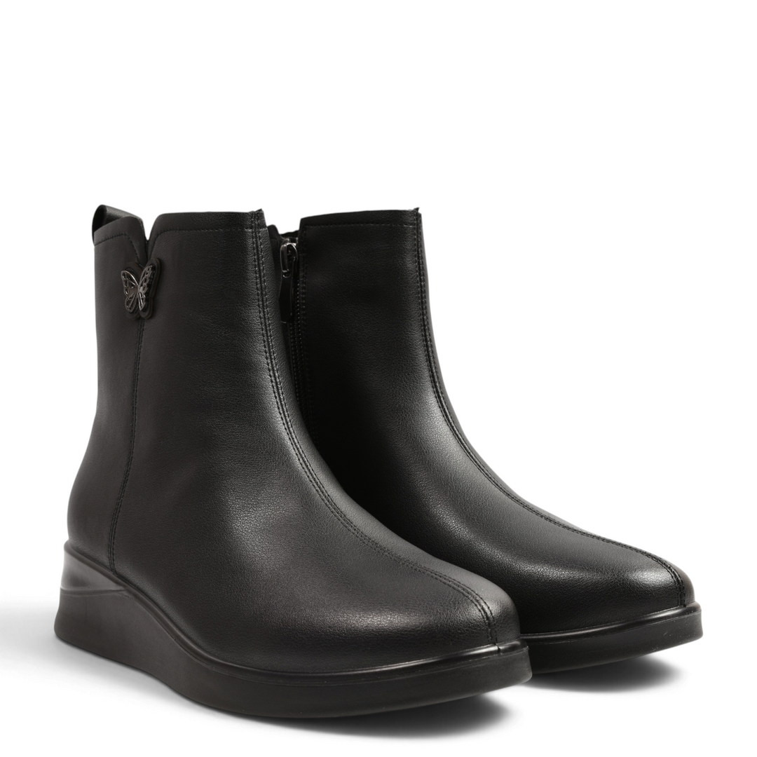 ada-shoes.ro Pass Collection black ankle boots with a butterfly charm, side zipper, and ergonomic wedge sole.