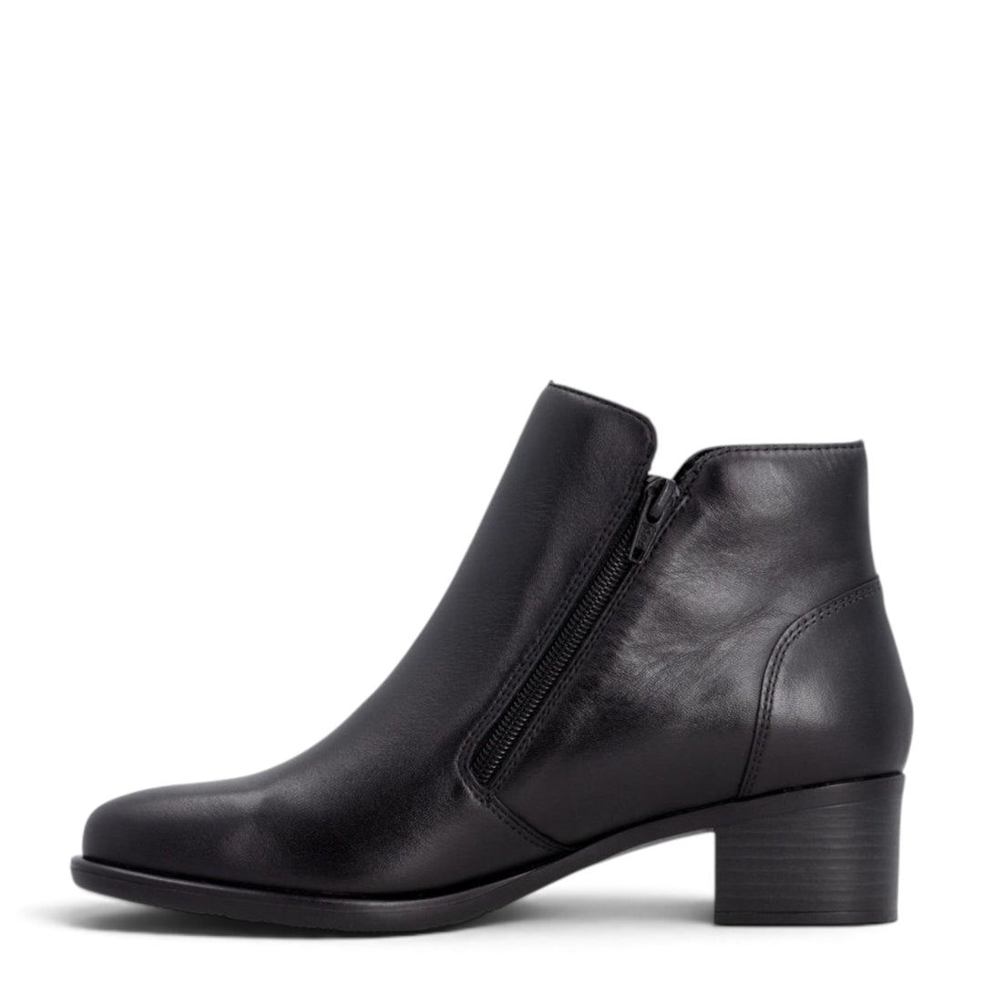 ada-shoes.ro black leather ankle boots with a block heel and side zipper closure for women