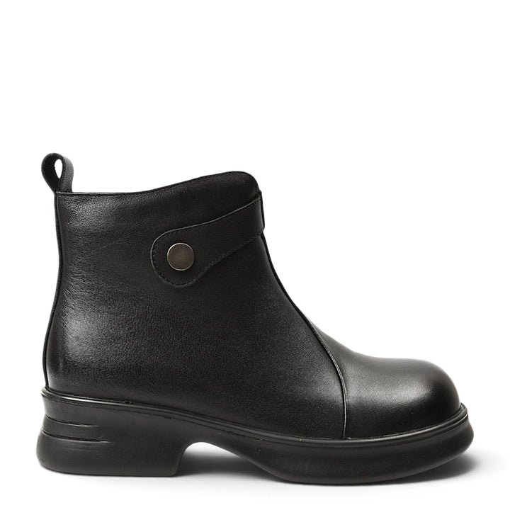 ada-shoes.ro black leather ankle boots with a side zipper and flexible platform sole for daily comfort