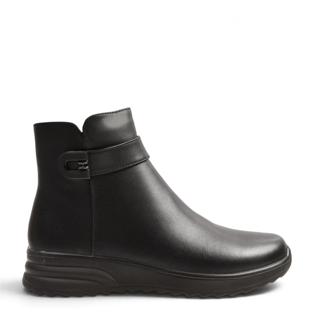 ada-shoes.ro Pass Collection black leather ankle boots with a decorative buckle and comfortable ridged sole
