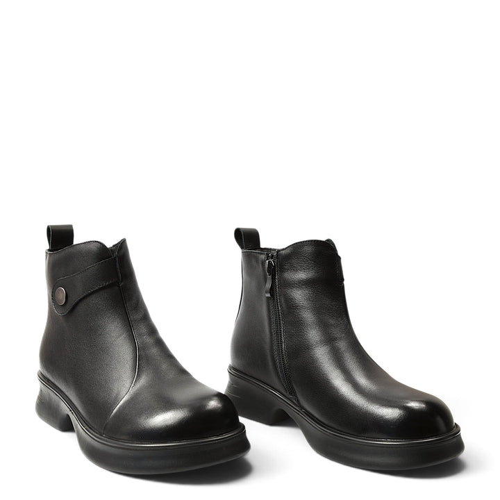 ada-shoes.ro black leather ankle boots with side zipper, flexible sole, and comfortable design for daily wear.