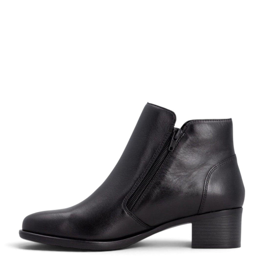 ada-shoes.ro black leather ankle boots with a block heel and side zipper closure for women