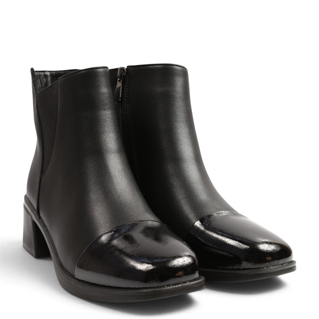ada-shoes.ro Pass Collection black leather ankle boots with patent leather toe caps and block heels.