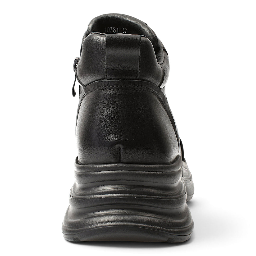 Back view of black leather ADA SHOES 10781 sport boots with a thick 5 cm platform sole on a white background