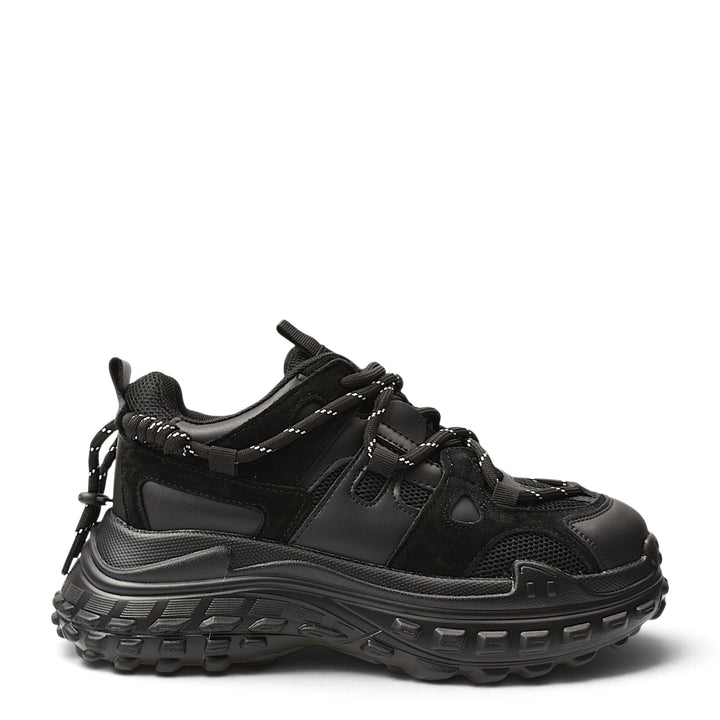 ada-shoes.ro black sneakers made of leather and suede with a chunky 5cm platform sole and lace-up closure.
