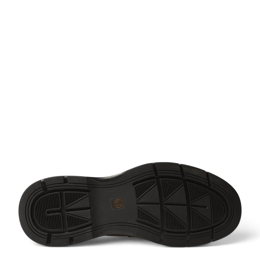ada-shoes.ro black leather shoe sole with a flexible, lightweight tread pattern for stability and grip.