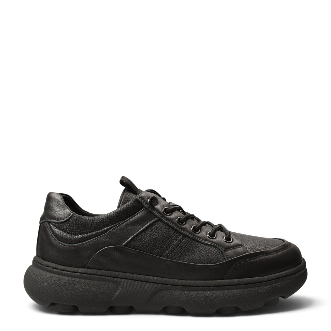 ada-shoes.ro black leather sneakers with a thick, flexible sole and lace-up closure for men