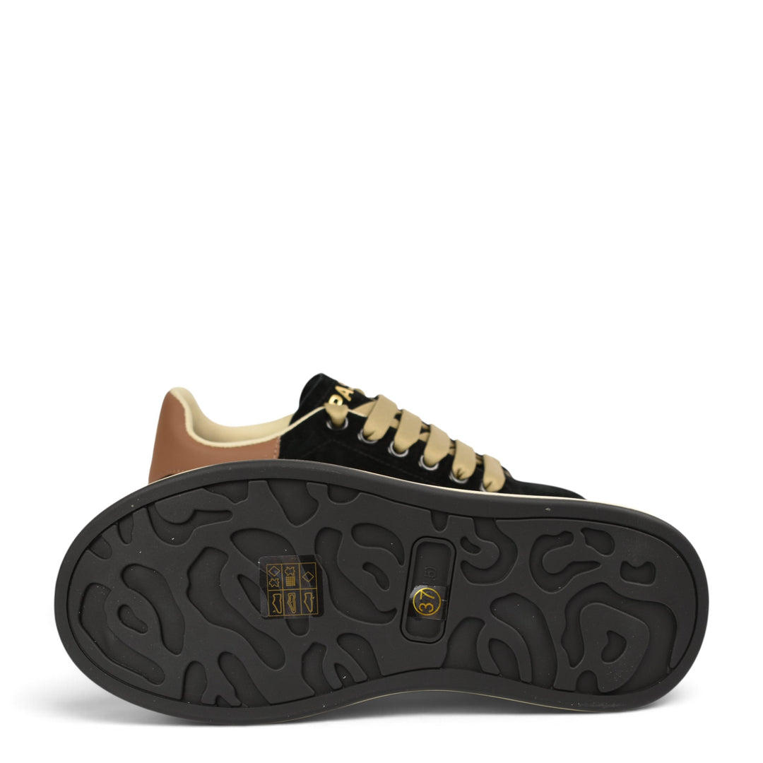 ada-shoes.ro Pass Collection black suede trainers with beige laces and a textured black rubber sole