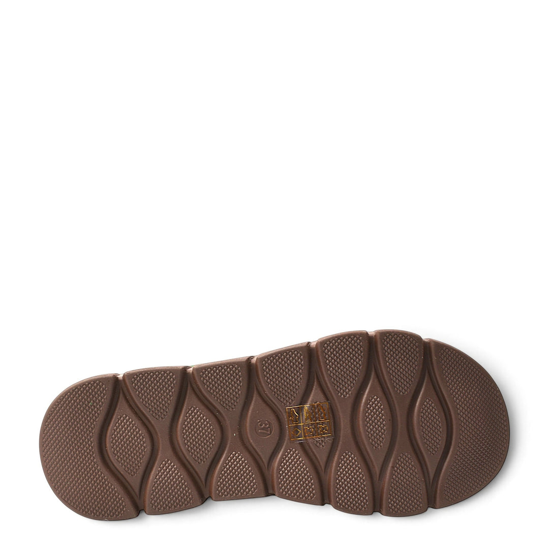 ada-shoes.ro Formazione casual boot sole featuring a flexible brown rubber tread pattern for traction and stability.