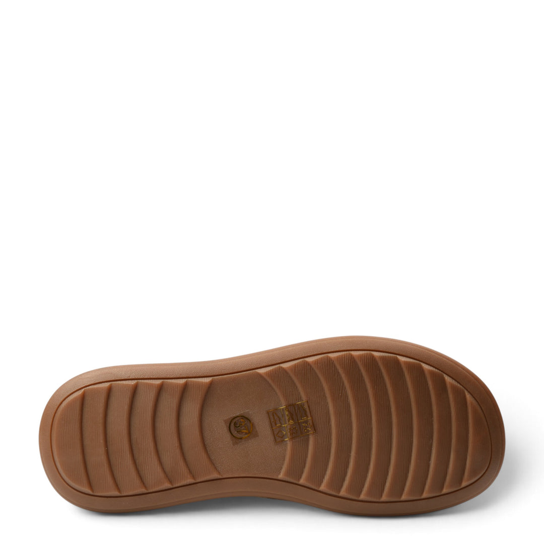 ada-shoes.ro casual shoe sole with a flexible brown rubber tread pattern for traction and stability