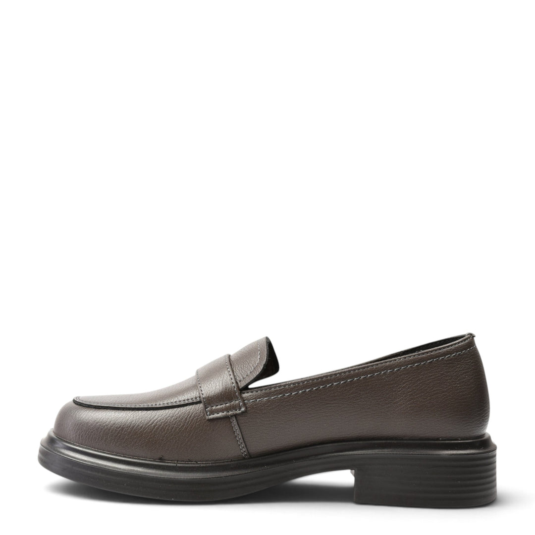 ada-shoes.ro Anna Viotti dark grey leather casual loafers with a thick black sole and classic slip-on design