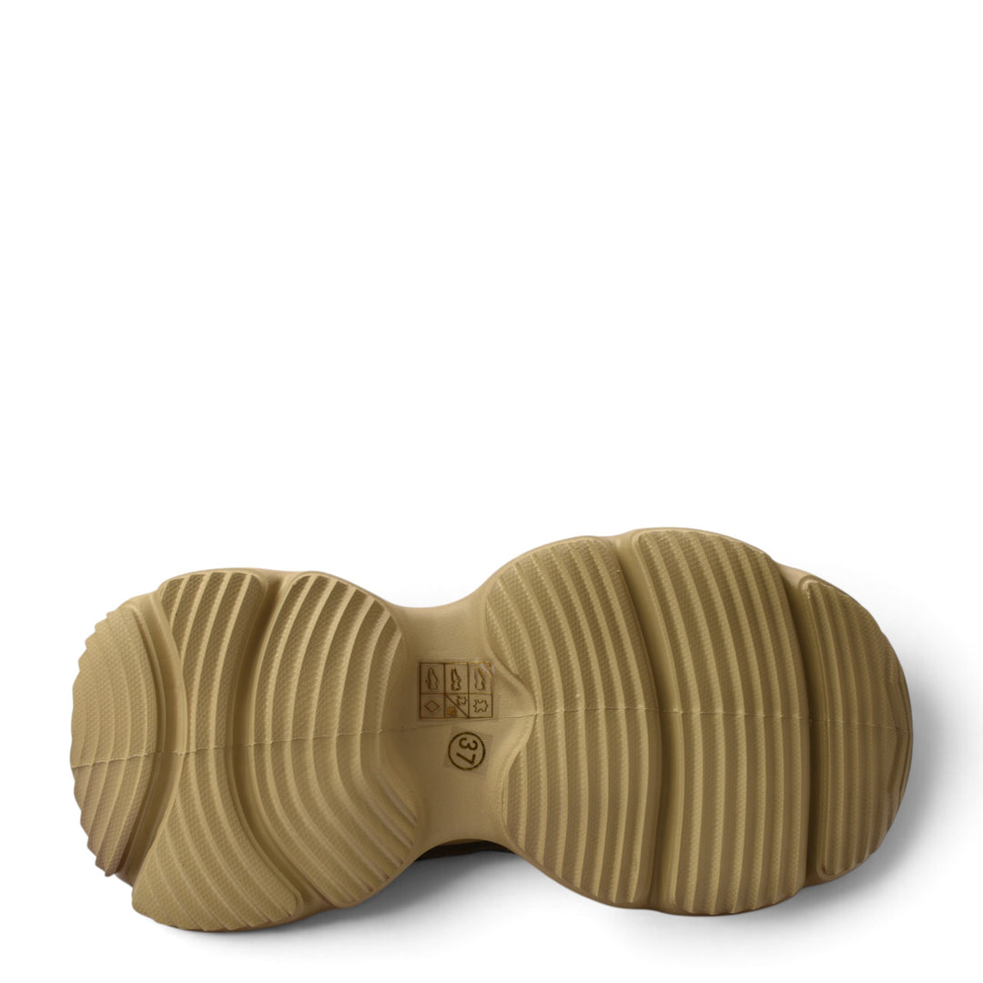 ada-shoes.ro green suede sneakers featuring a flexible, textured rubber sole with a 5 cm platform for stability.