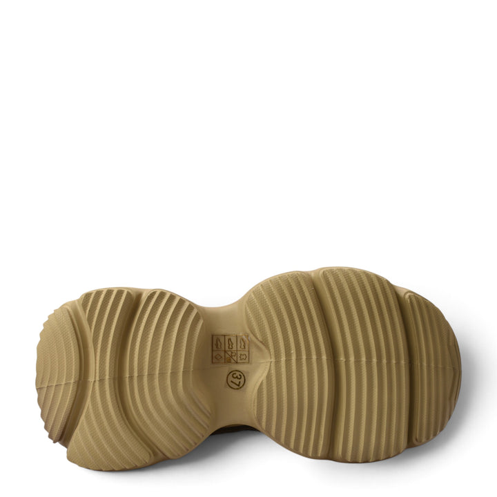 ada-shoes.ro green suede sneakers featuring a flexible, textured rubber sole with a 5 cm platform for stability.