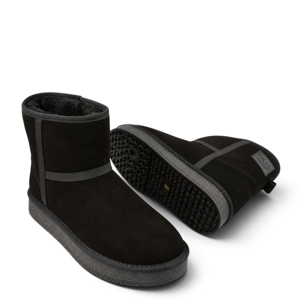 ada-shoes.ro Pass Collection black suede slip-on winter boots with thick textile lining and 3.5 cm platform sole